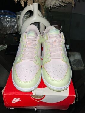 Women’s nike dunk low